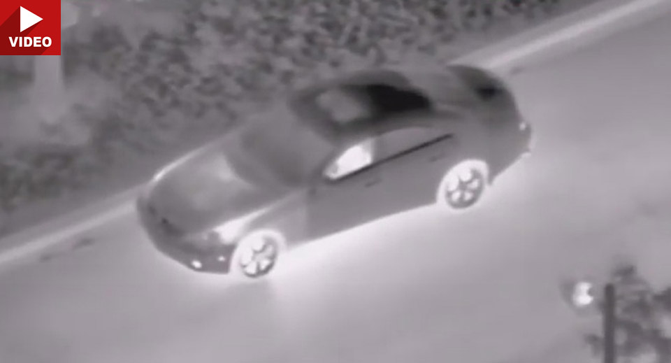 Tài xế Mercedes bị nghi phạm tội vì mải bắt Pokemon