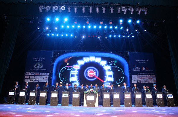 VMS 2016: Namviet Motor ký 8 hợp đồng ngay tại triển lãm