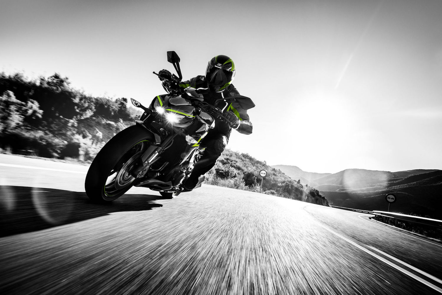 Kawasaki Z1000 ra mắt bản 2017 không tăng giá