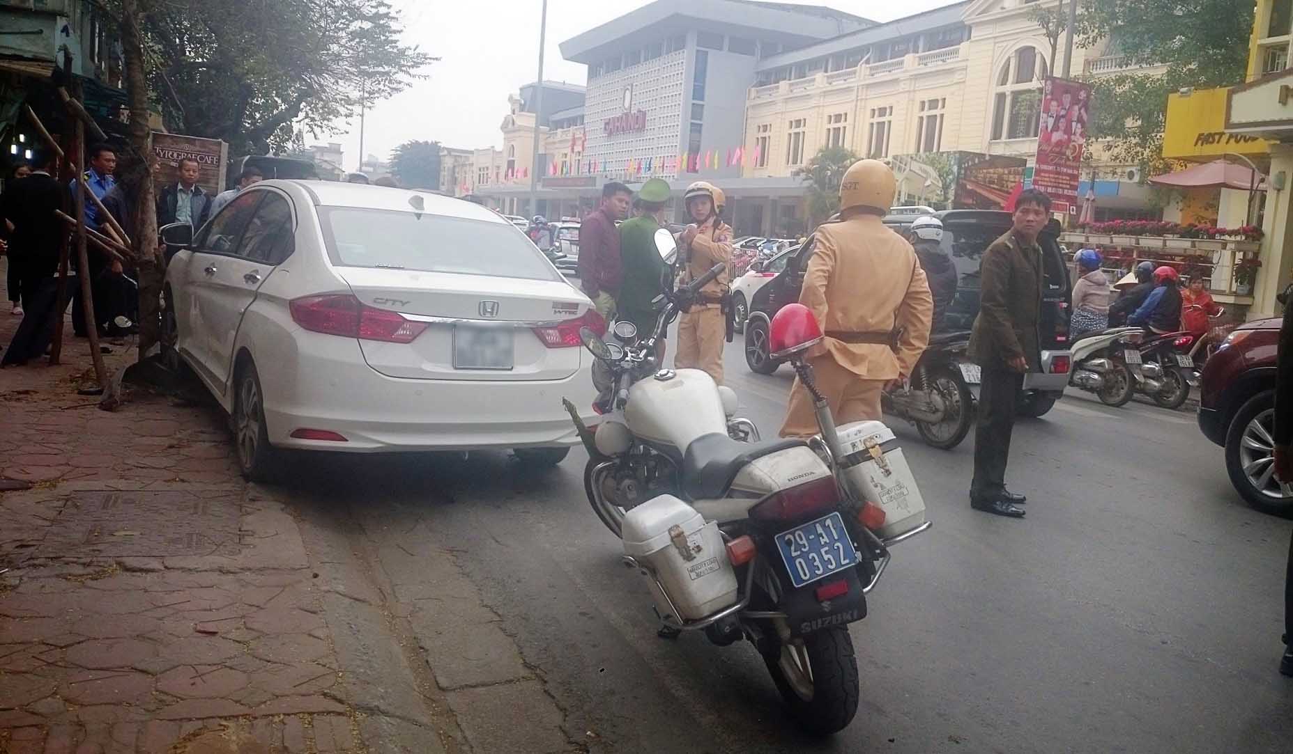 Honda City gây tai nạn liên hoàn trong ngày đầu tiên đi làm