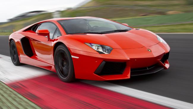 Hàng nghìn siêu xe Lamborghini Aventador bị triệu hồi vì dễ bốc cháy