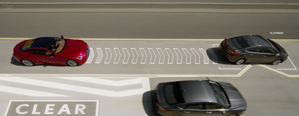 Lexus “đón đầu” Cá tháng Tư với công nghệ “ép” xe tự nhường đường