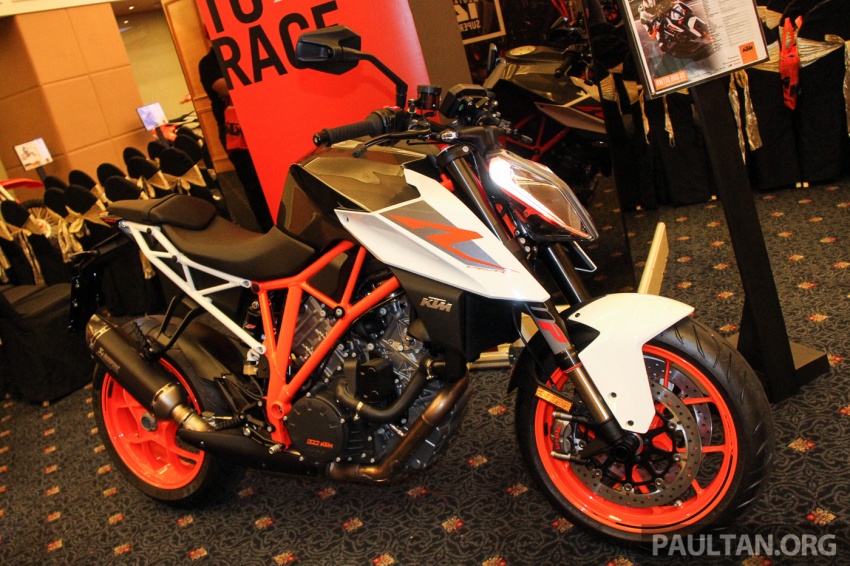 KTM Super Adventure S và Super Duke R, giá từ 593 triệu đồng