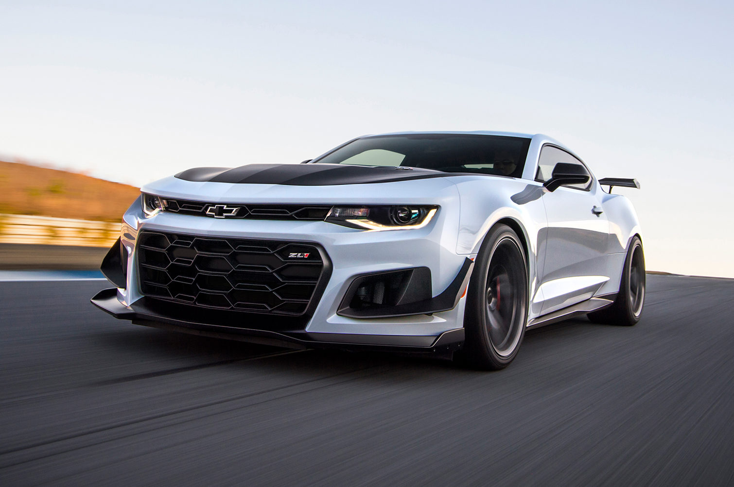 Chevrolet Camaro ZL1 1LE 2018 giá từ 70.000 USD tại Mỹ