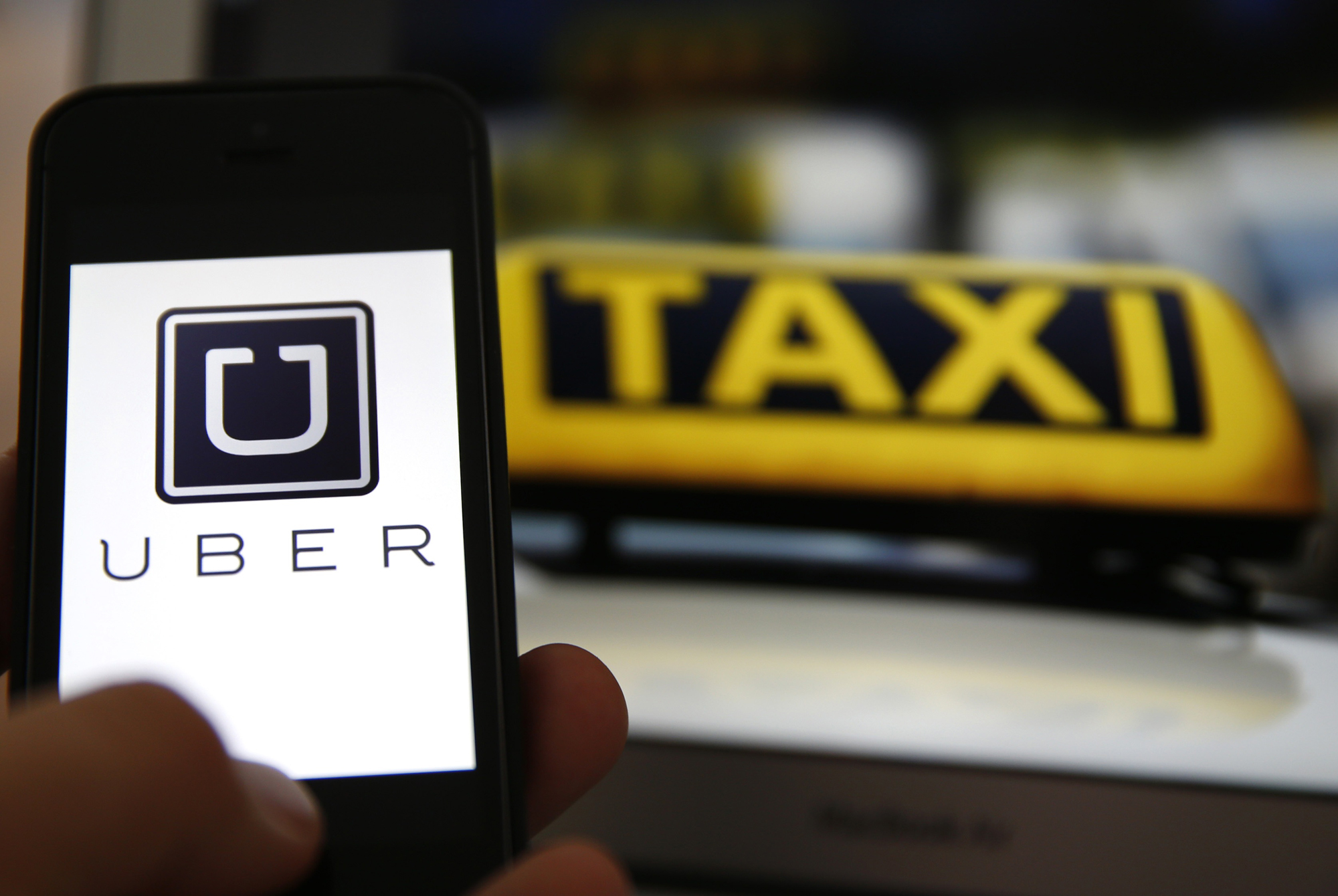 Uber bị điều tra vì “chơi xấu” đối thủ