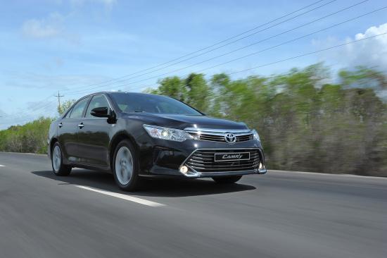Đầu tháng 10, Toyota Camry giảm giá “sốc” chưa từng thấy