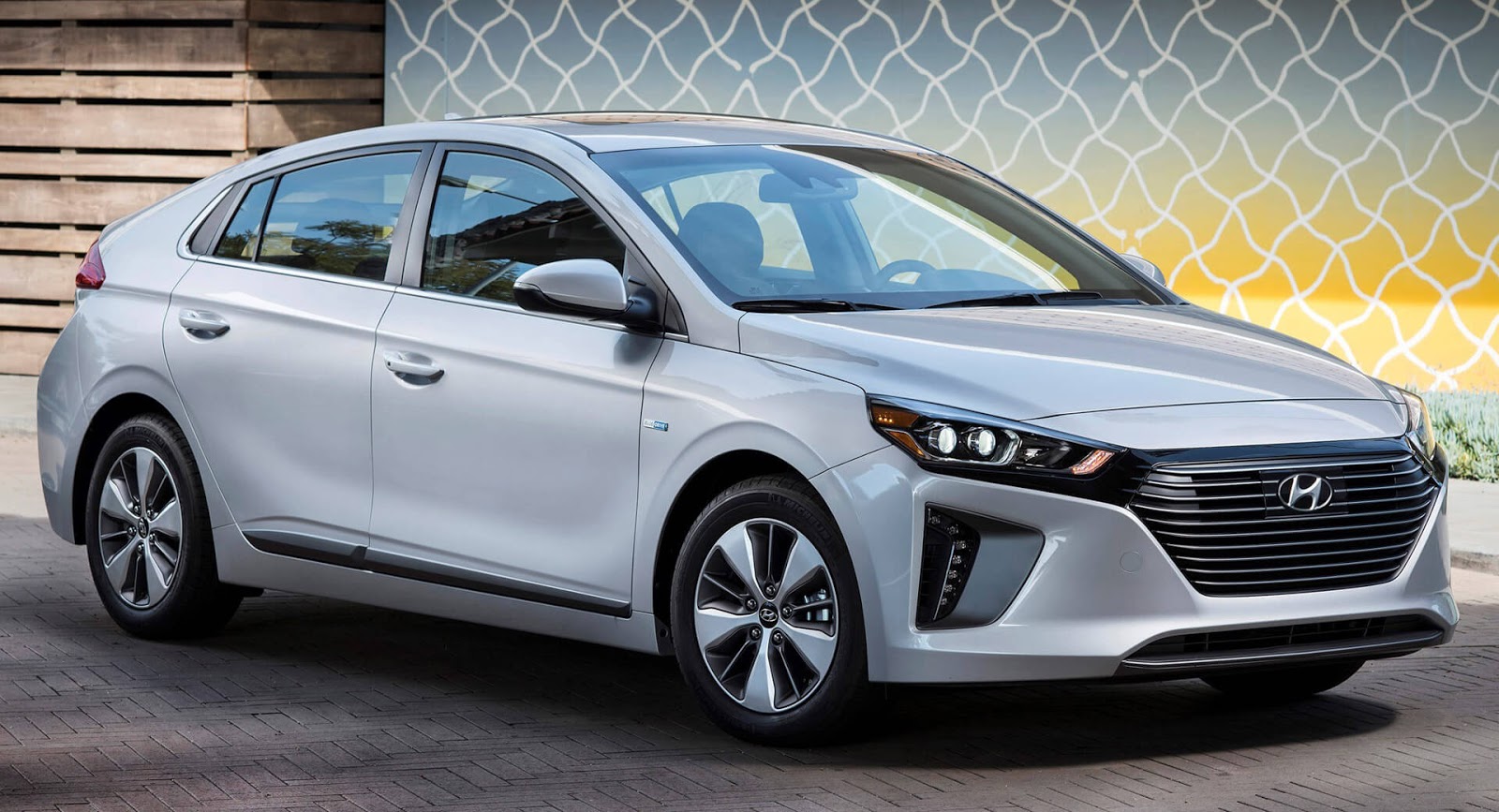 Hyundai Ioniq 2018 thêm bản Plug-in-Hybrid, giá bán từ 24.950 USD