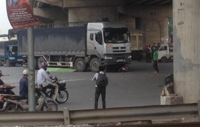 Vượt ẩu, người phụ nữ bị xe tải cuốn vào gầm tử vong