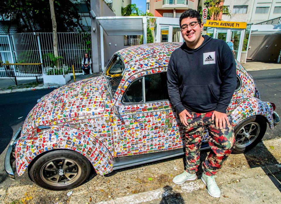 World Cup 2018: Fan cuồng phủ kín xe “con bọ” bằng ảnh các cầu thủ