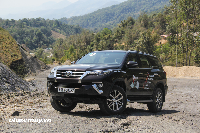 Lô xe Toyota Fortuner đầu tiên chuẩn bị đến tay khách hàng Việt