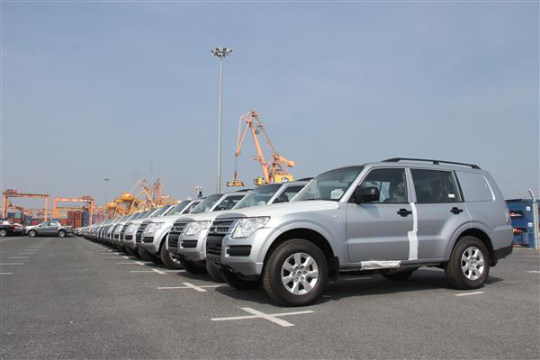 Nhập khẩu ôtô giảm gần 15%