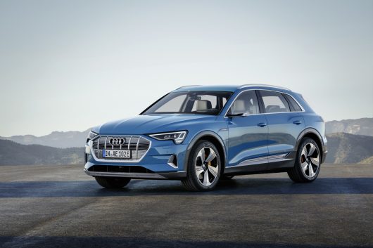Vừa ra mắt, SUV điện đầu tiên của Audi đã “cháy hàng”