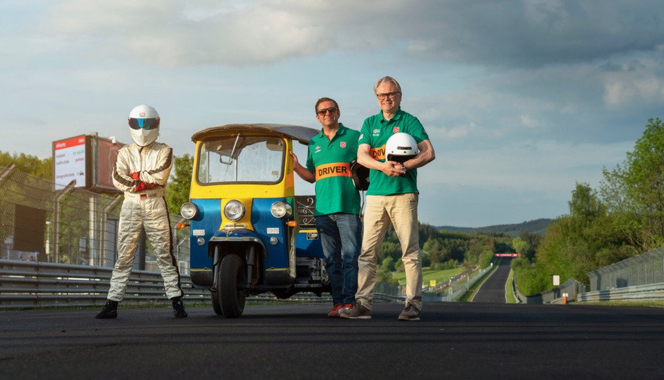 Xe tuk-tuk mạo hiểm “chinh phục” đường đua Nurburgring