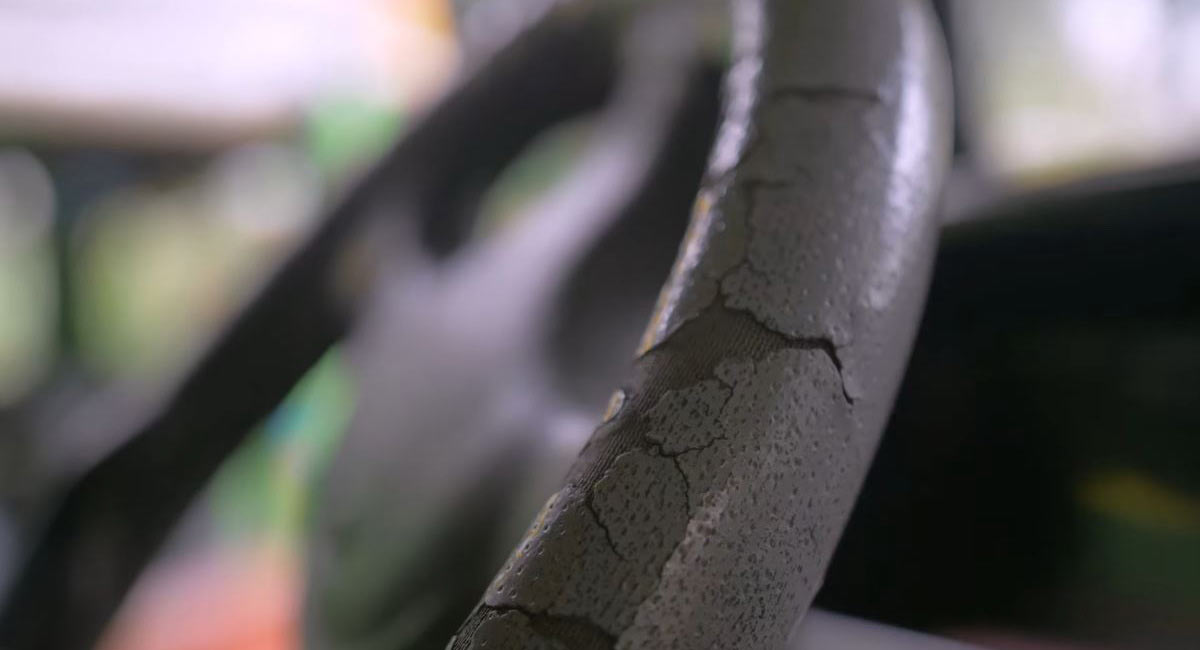 Kem chống nắng có thể làm hỏng nội thất ôtô