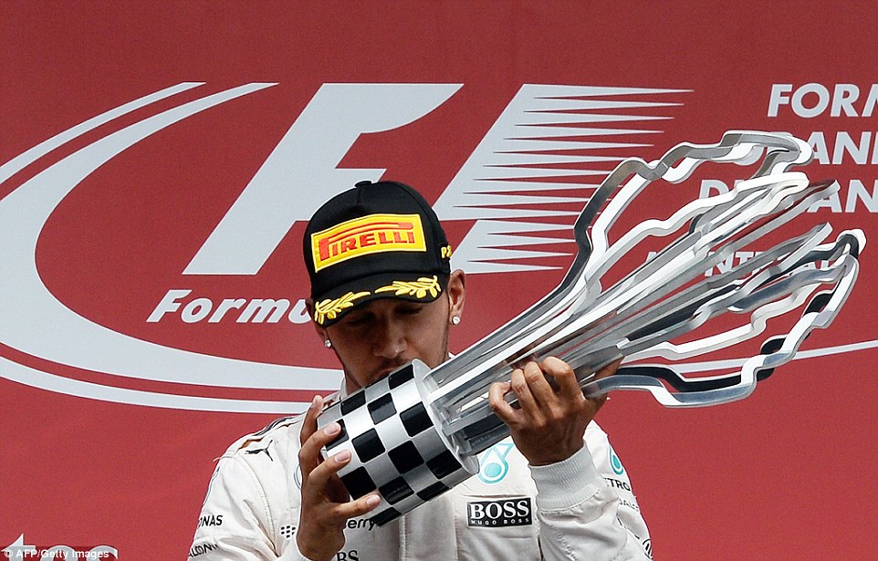 F1 2015 chặng 7: Sức mạnh vượt trội của Mercedes