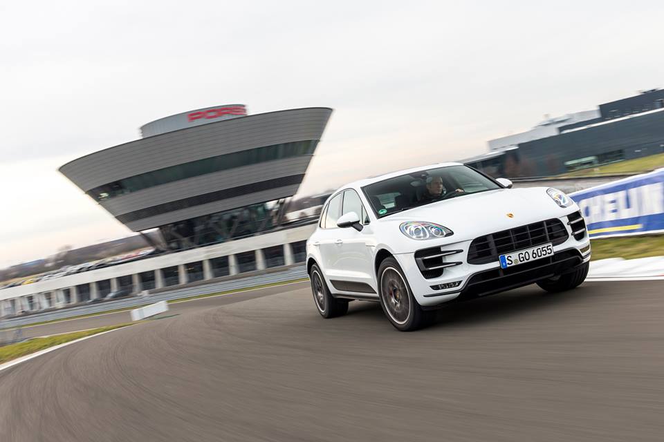 Mua Macan, đến Đức cầm lái xe Porsche