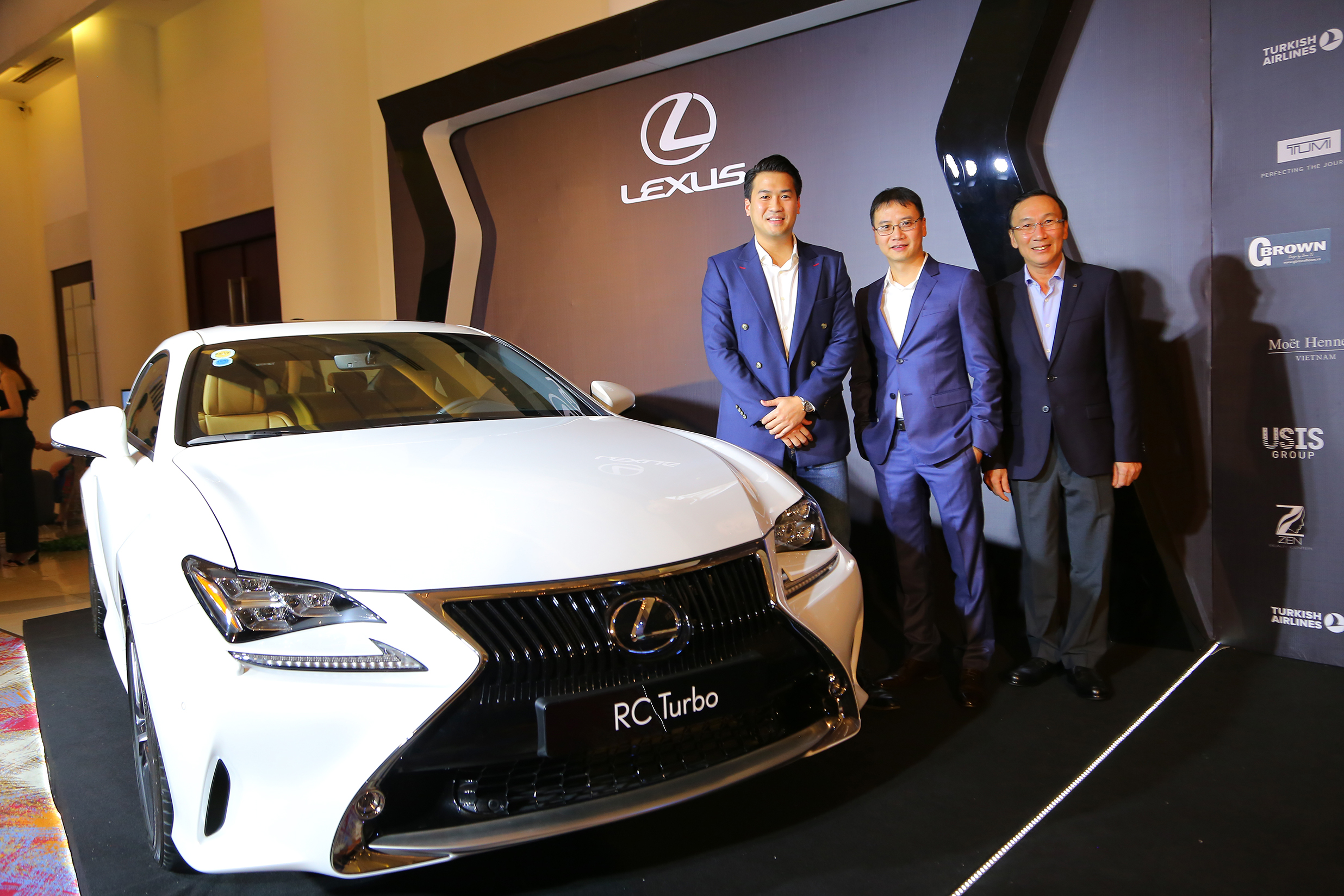 Lexus RC Turbo xuất hiện tại CEO Night 2016