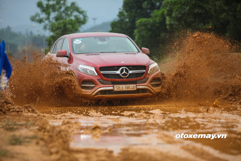 Chơi on-road và off-road cùng dàn xe sang của Mercedes-Benz