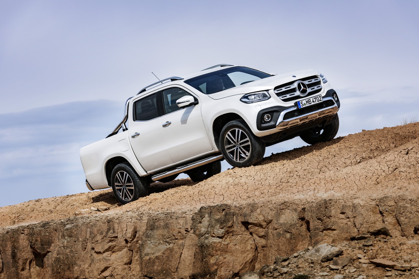 Bán tải Mercedes-Benz X-Class chính thức ra mắt, giá từ 37 nghìn Euro