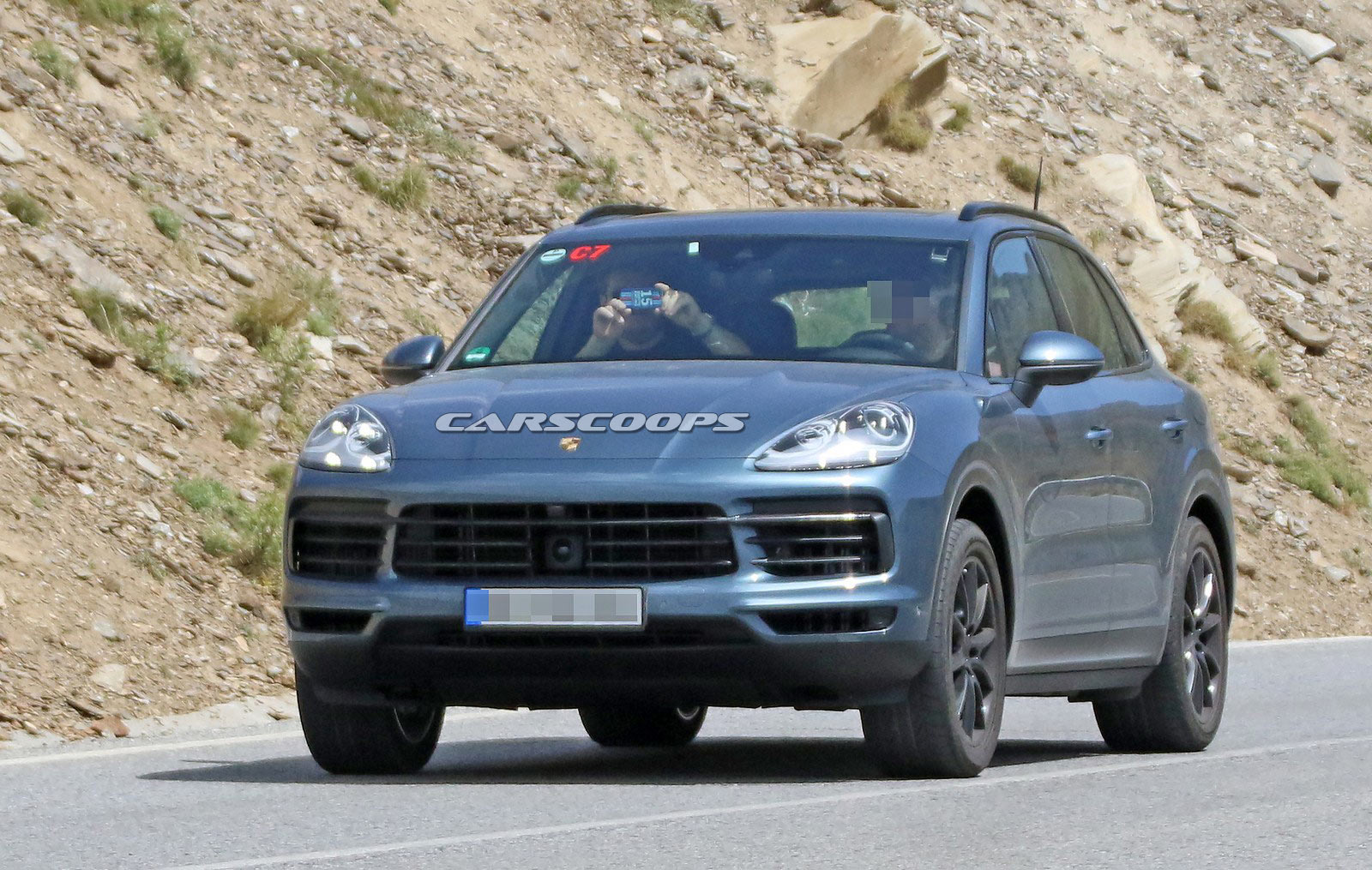 Porsche Cayenne 2018 sẽ trình làng vào ngày 29/8 ?