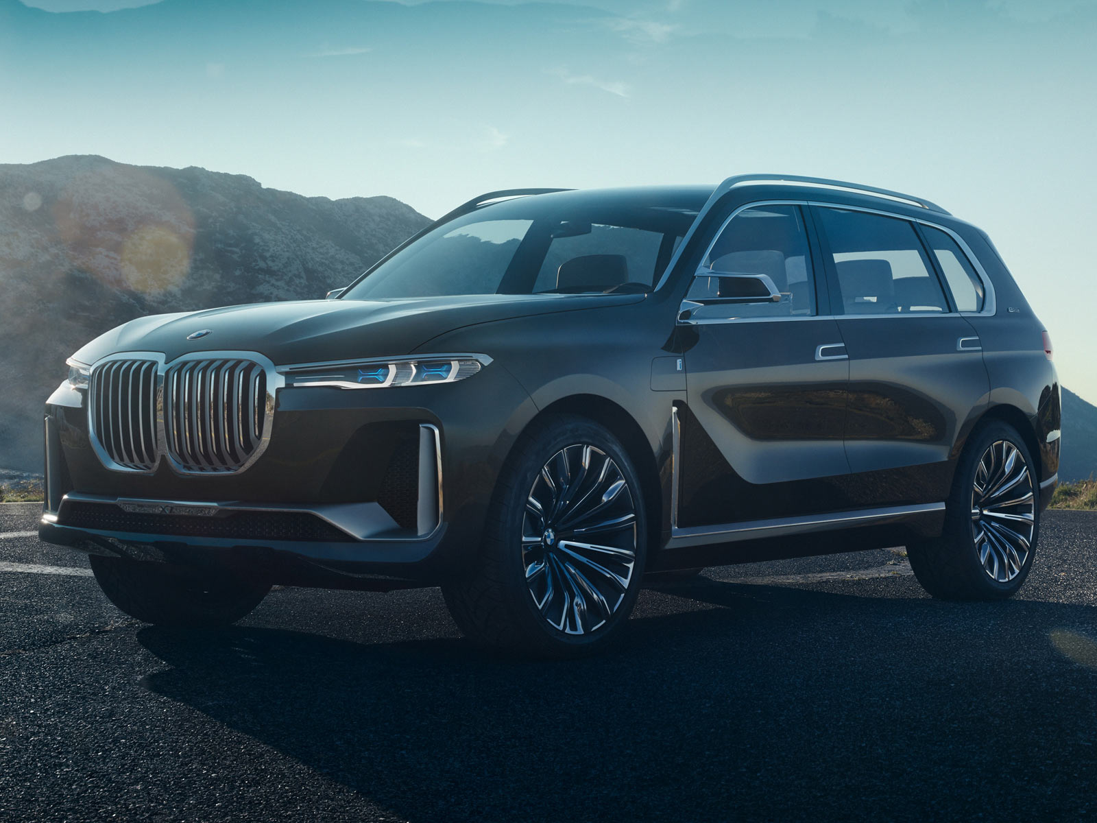 BMW gây tò mò với concept X7 hoàn toàn mới