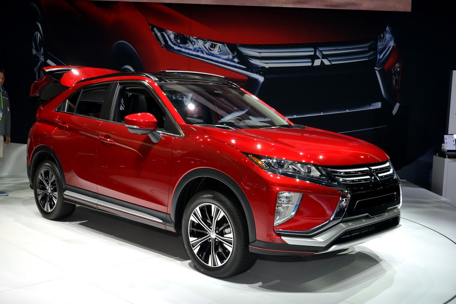 Mitsubishi Eclipse Cross có giá từ 23.295 USD