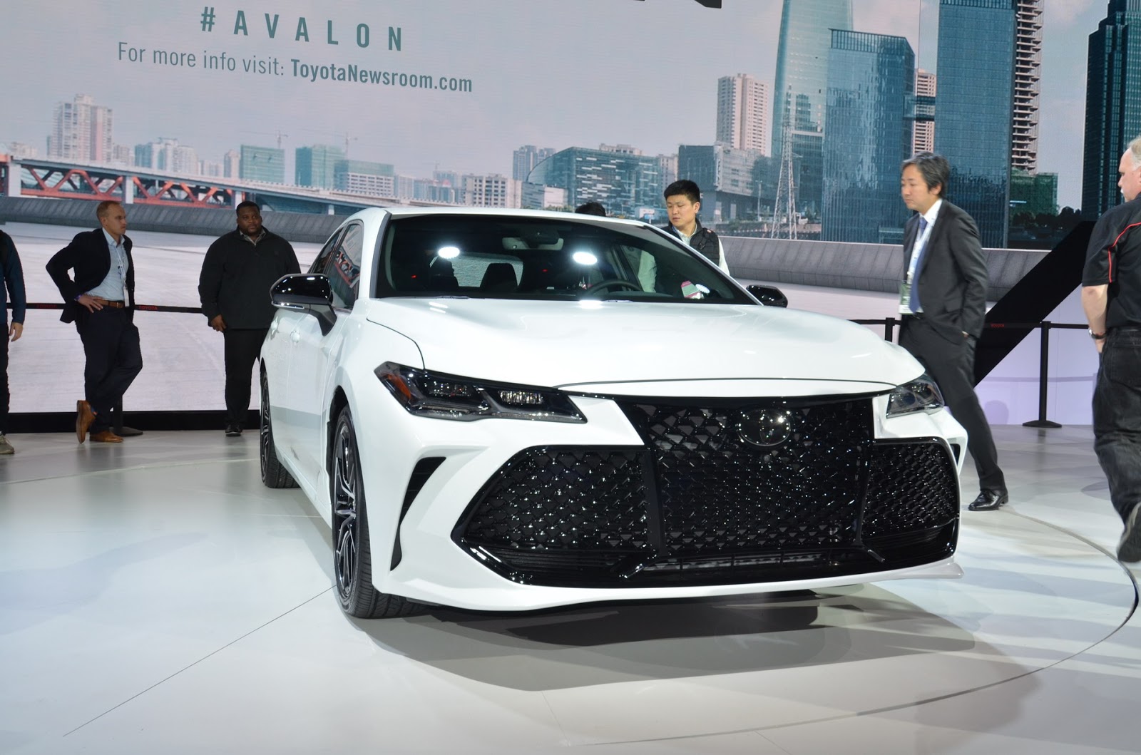 Toyota Avalon 2019; sang trọng và thông minh hơn
