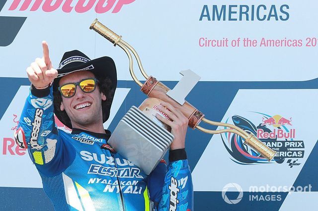 Alex Rins thắng ấn tượng trong ngày Marquez gặp tai nạn