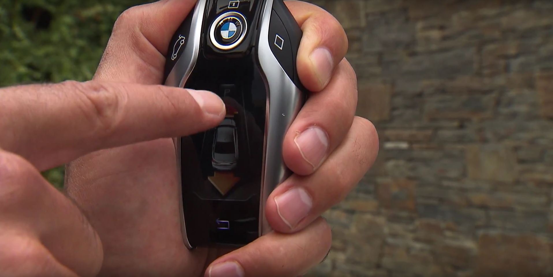 Chức năng tự đậu xe của BMW Series 7 có hữu dụng ở Việt Nam?