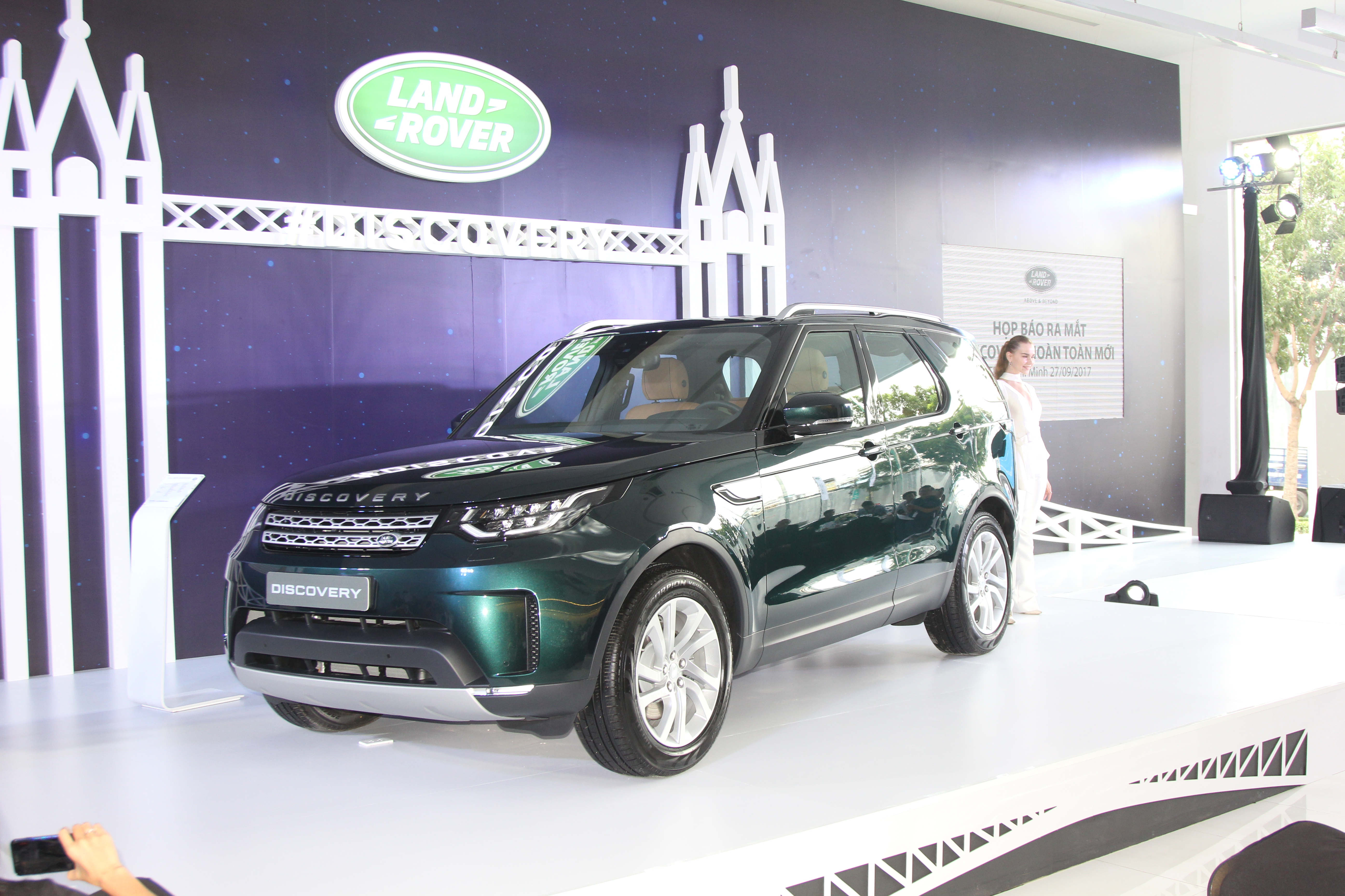 Land Rover Discovery 2017 chính hãng giá 3,997 tỷ