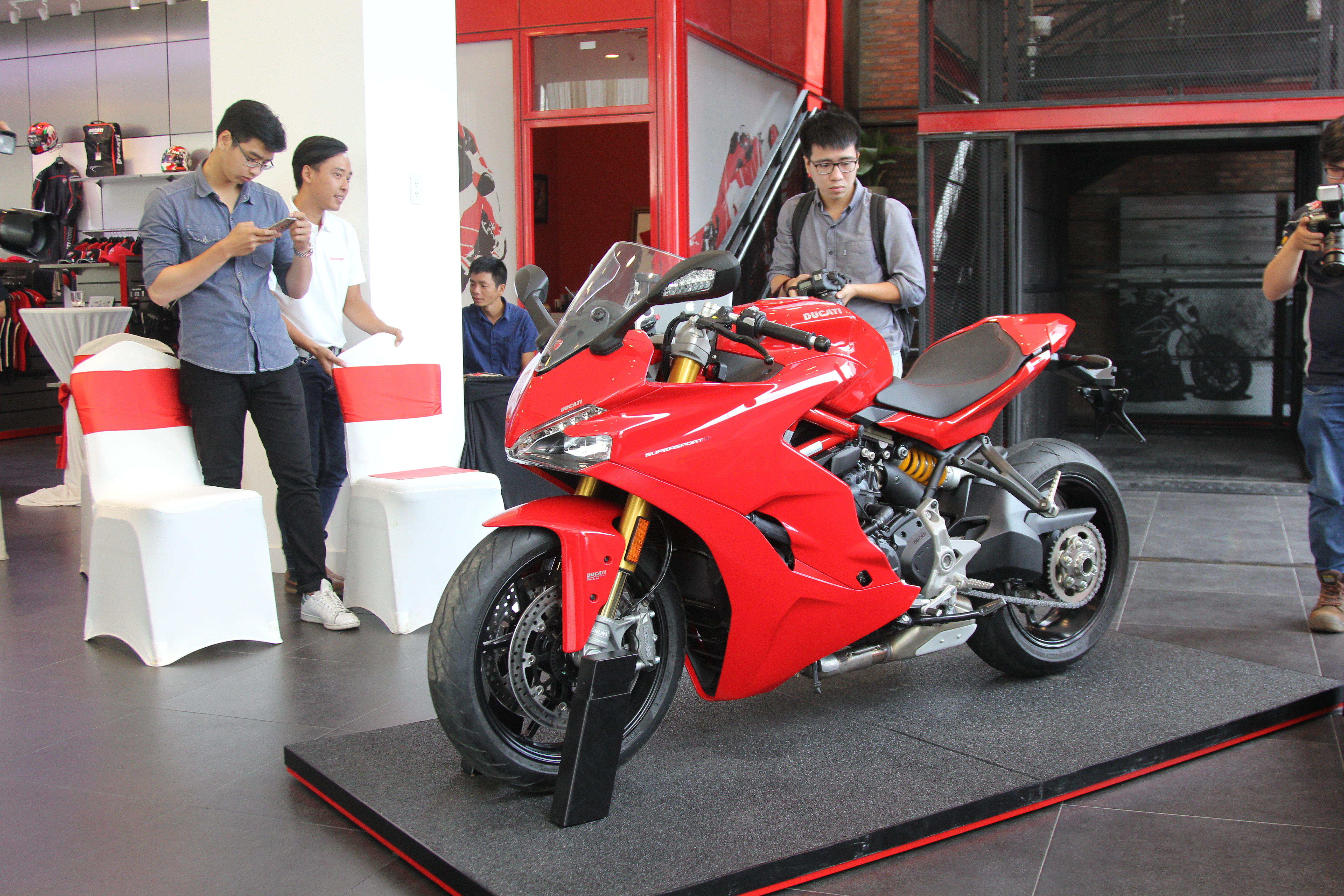 Ducati SuperSport giá từ 513,9 triệu đồng