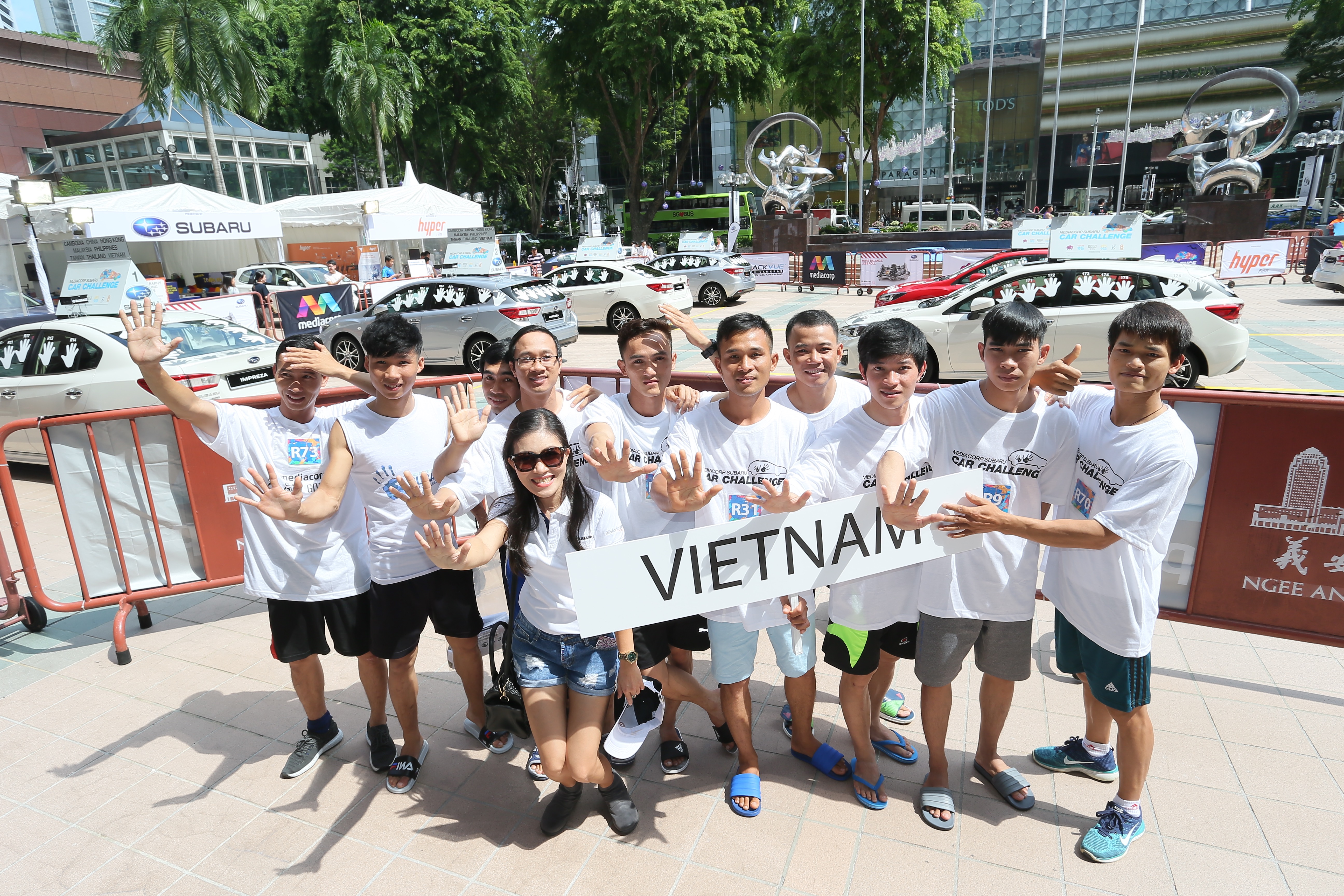 Thí sinh Việt Nam đoạt Á quân giải “đặt tay lâu nhất trúng xe Subaru”