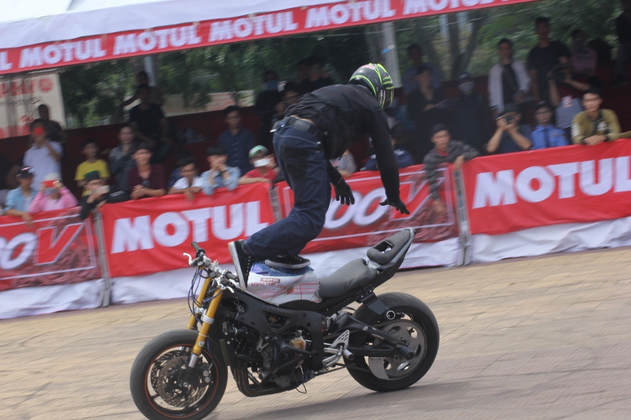 Biker Việt dậy sóng trước các màn stunt táo bạo