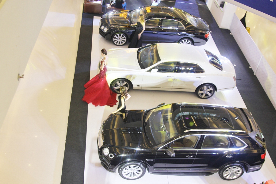 Bentley triển lãm xe cực đắt tiền tại Sài Gòn