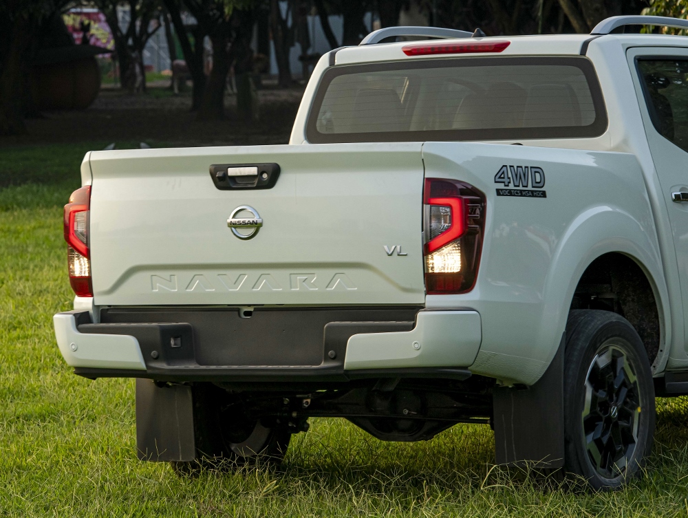 So sánh xe bán tải Nissan Navara tại Việt Nam với bản nâng cấp 2021 25 Nissan Navara 2021 anh