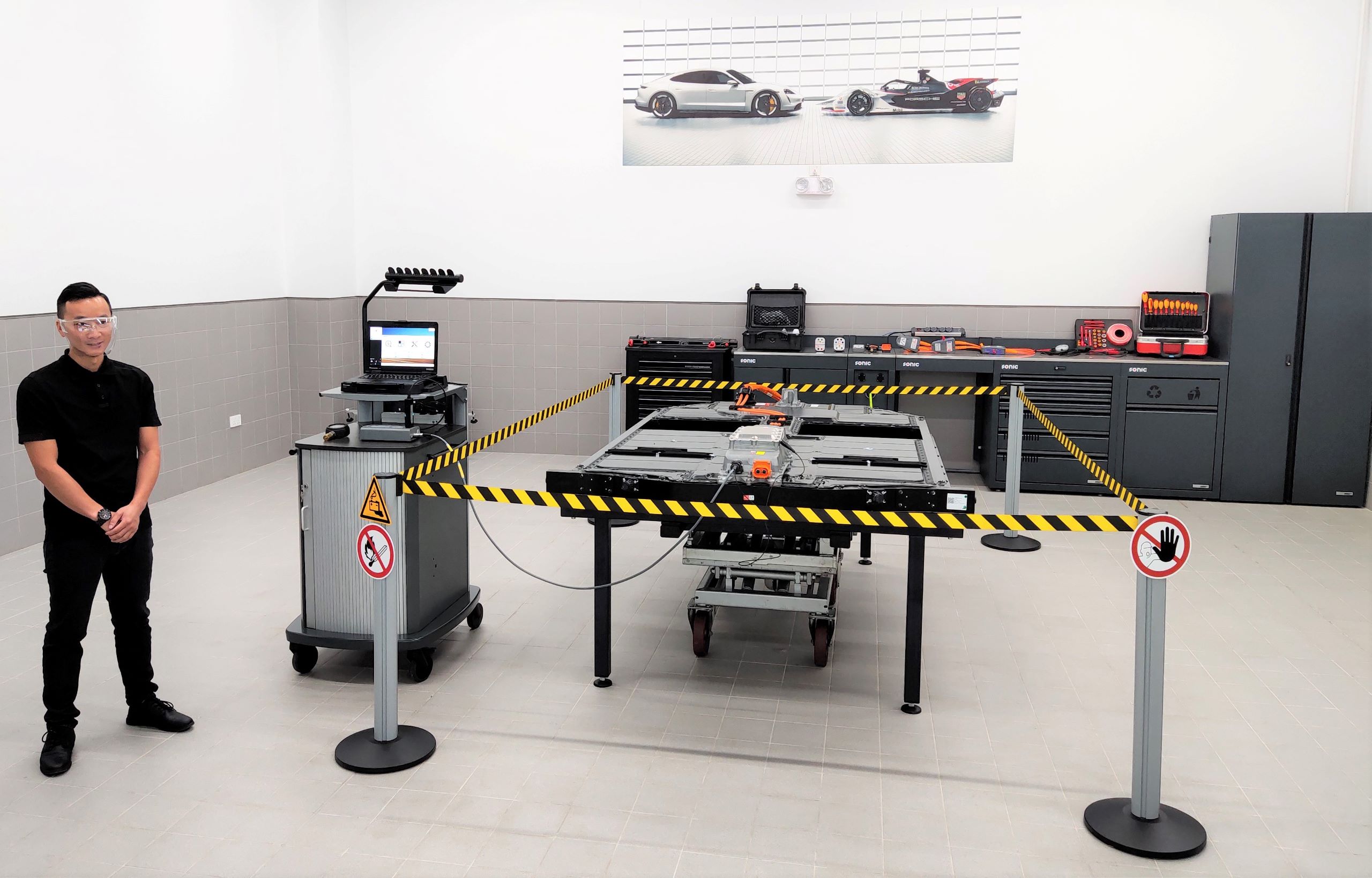 Porsche tăng cường chăm sóc khách hàng Việt
