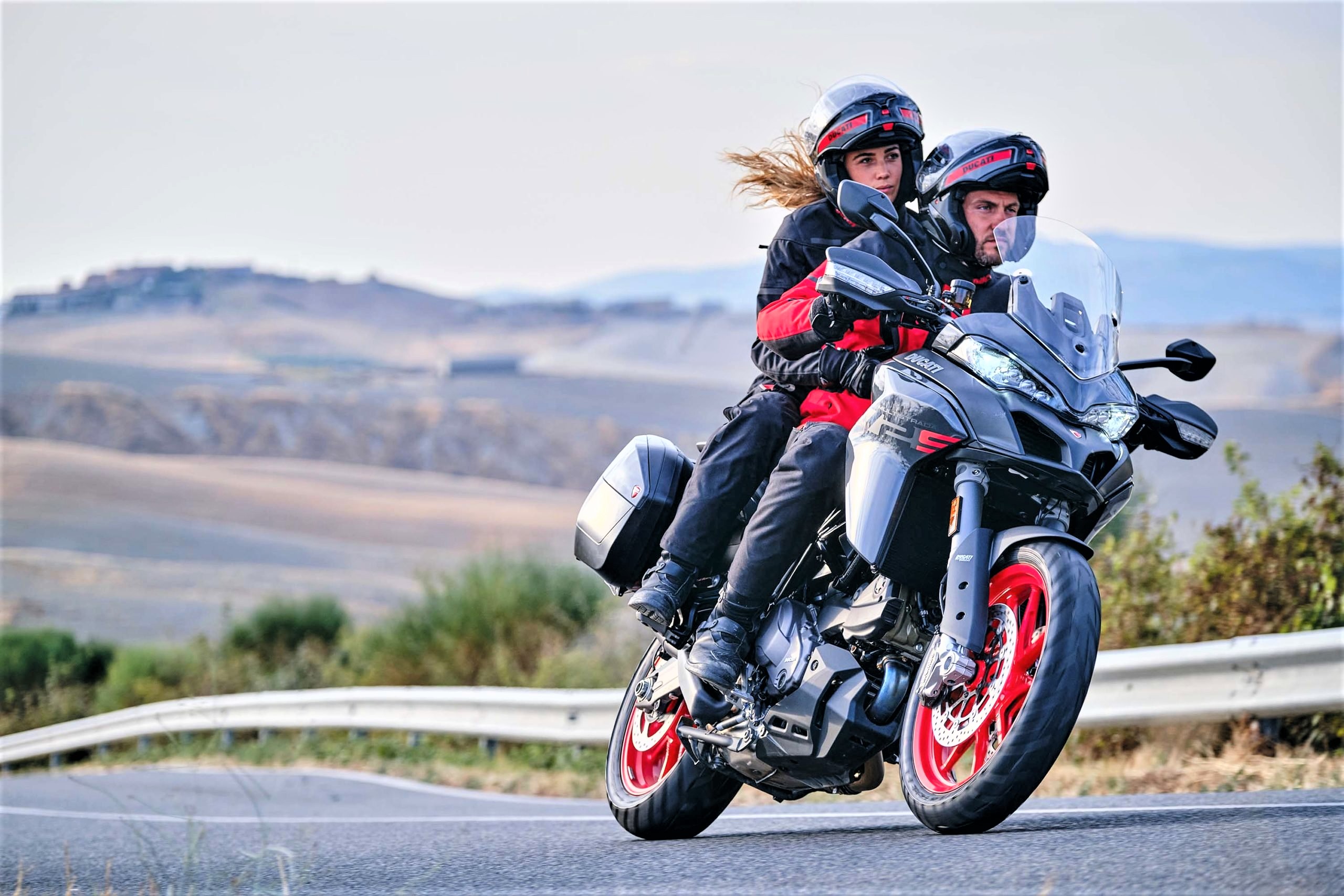 “Siêu môtô” cho những cung phượt mùa hè – Ducati Multistrada V2