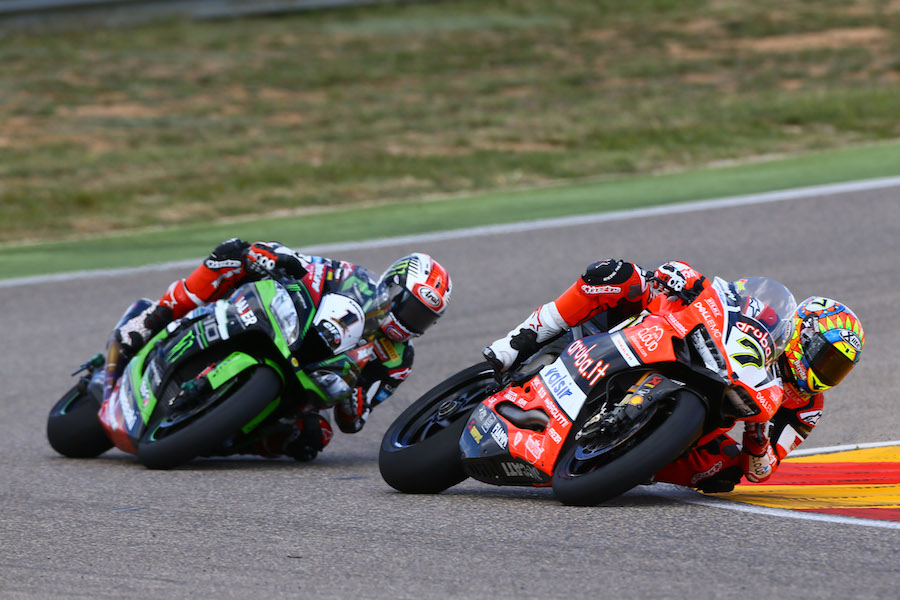 WSBK 2017: Davies lật đổ bóng ma bao trùm của Rea tại lượt thứ 2 chặng 3