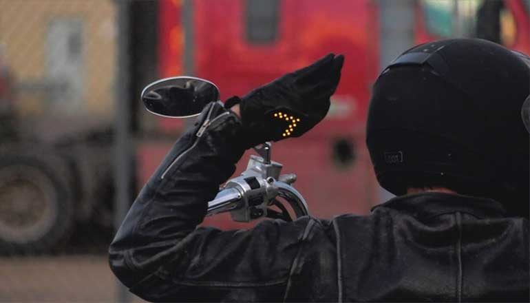 Găng tay thông minh tích hợp xi-nhan đảm bảo an toàn cho biker
