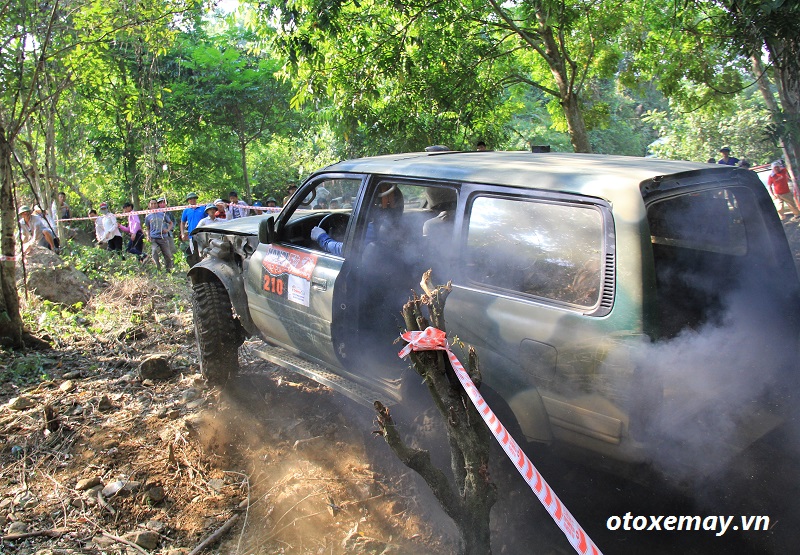 Xem đua Offroad hạng nặng trên Ba Vì