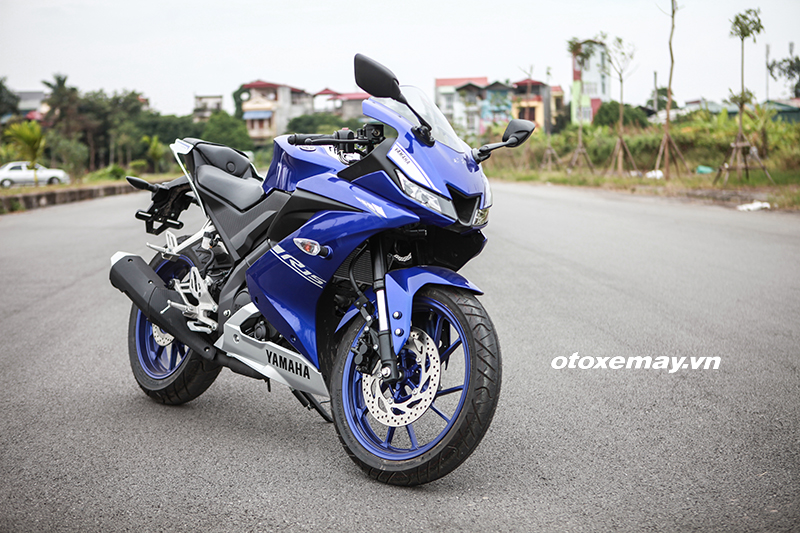 Ngắm Yamaha YZF-R15 2017 bán chính hãng tại Việt Nam