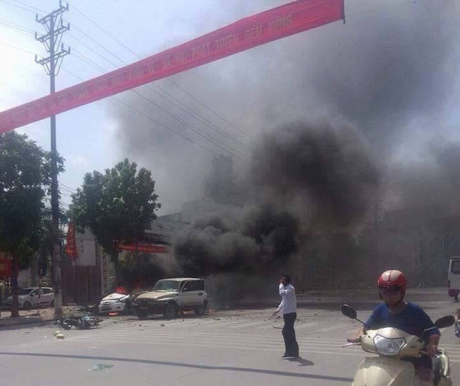 Quảng Ninh: Ôtô phát nổ, 2 người chết