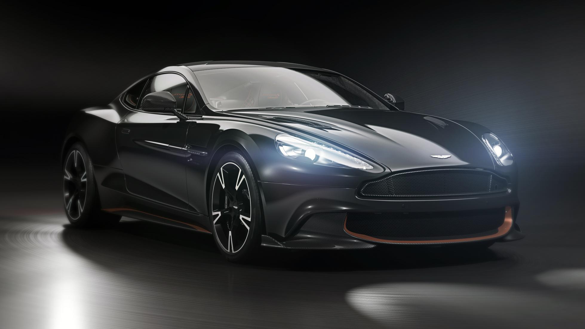 Dòng Aston Martion Vanquish cuối cùng có giá khoảng 6,4 tỷ đồng