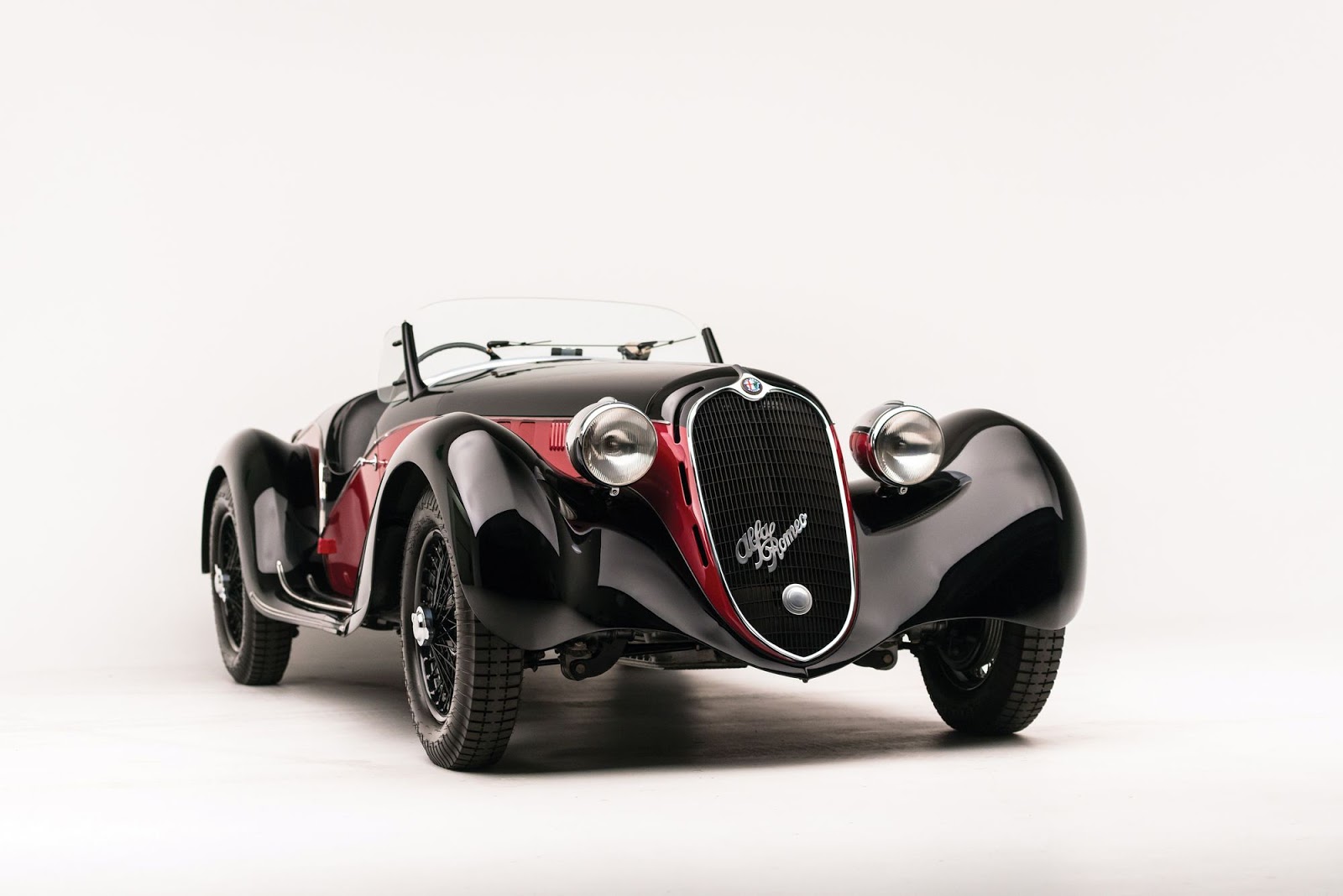 Alfa Romeo 6C 2500 SS Spider 1942: Ngắm xế cổ giá triệu đô