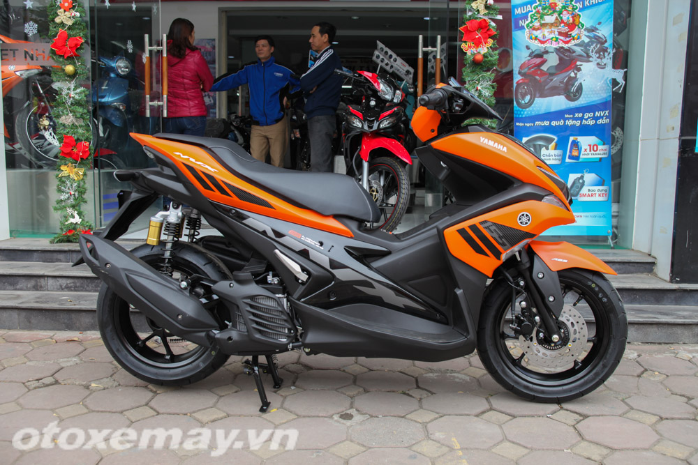 Cận cảnh Yamaha NVX 155 và Exciter RC phiên bản màu cam đen cực ngầu
