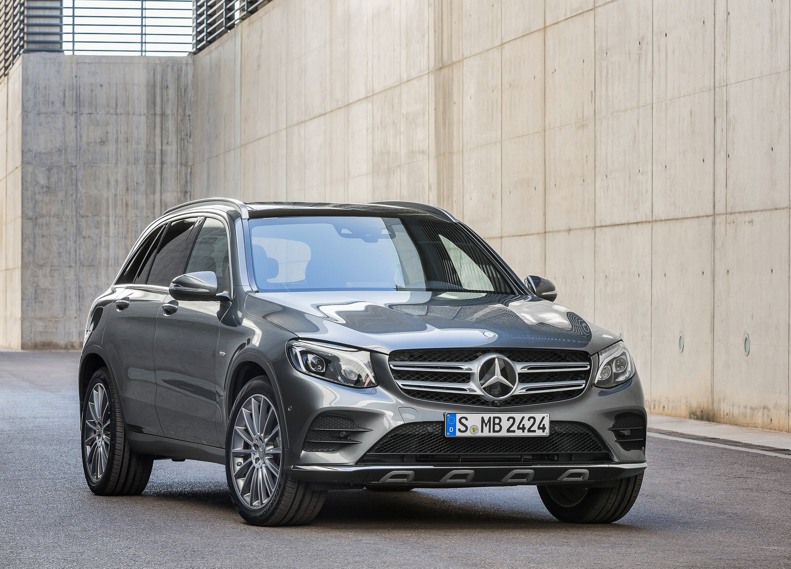 Mercedes-Benz triệu hồi hàng loạt xe sang