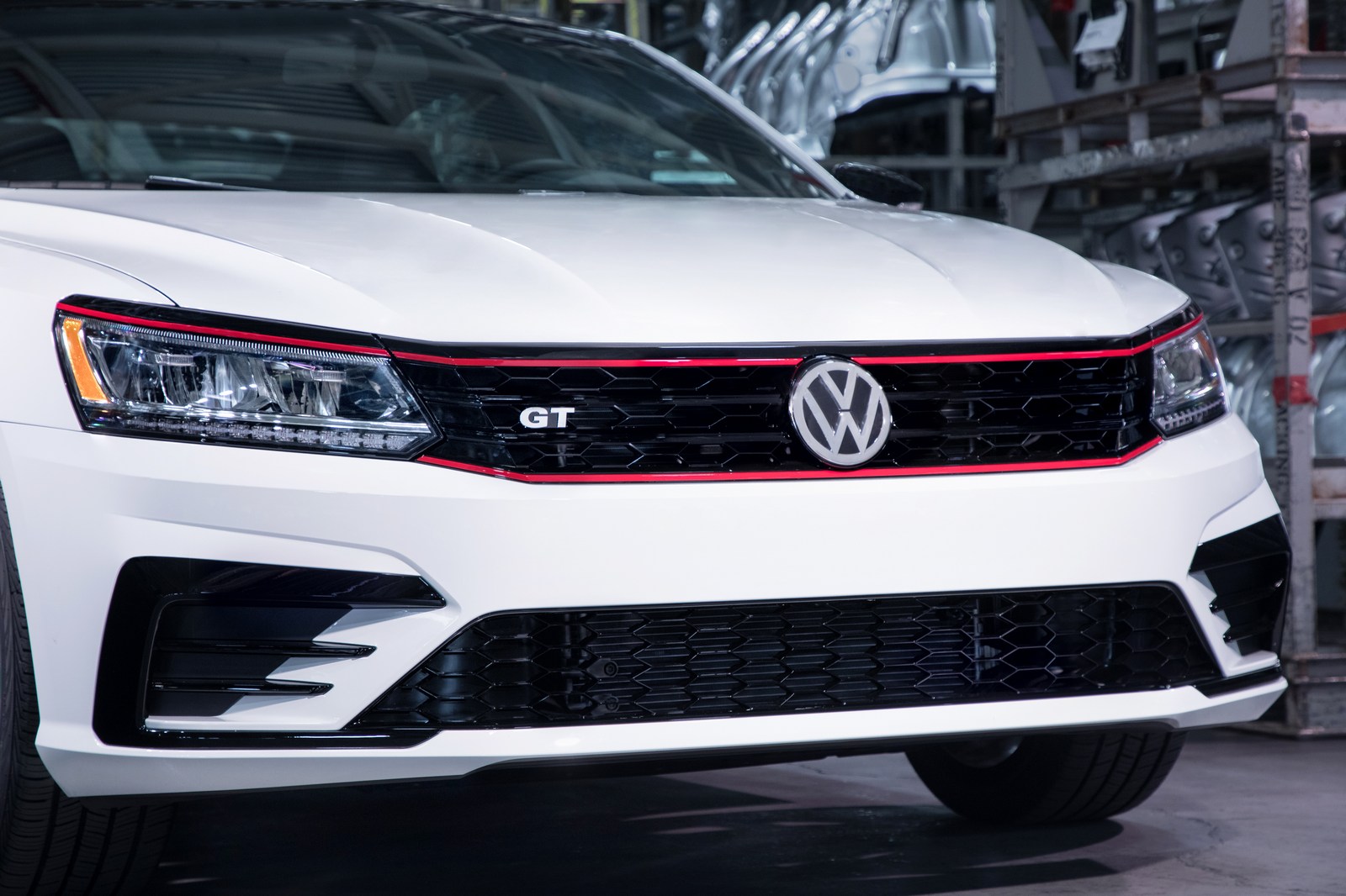 Volkswagen Passat GT ngầu hơn với dáng thể thao