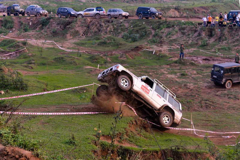 Ra mắt CLB bán tải địa hình PVC bằng trận đua ven sông Hồng